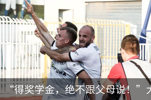 “得奖学金，绝不跟父母说！”大学生与家长聊天截图，看得人心里拔凉，网友们怒吼